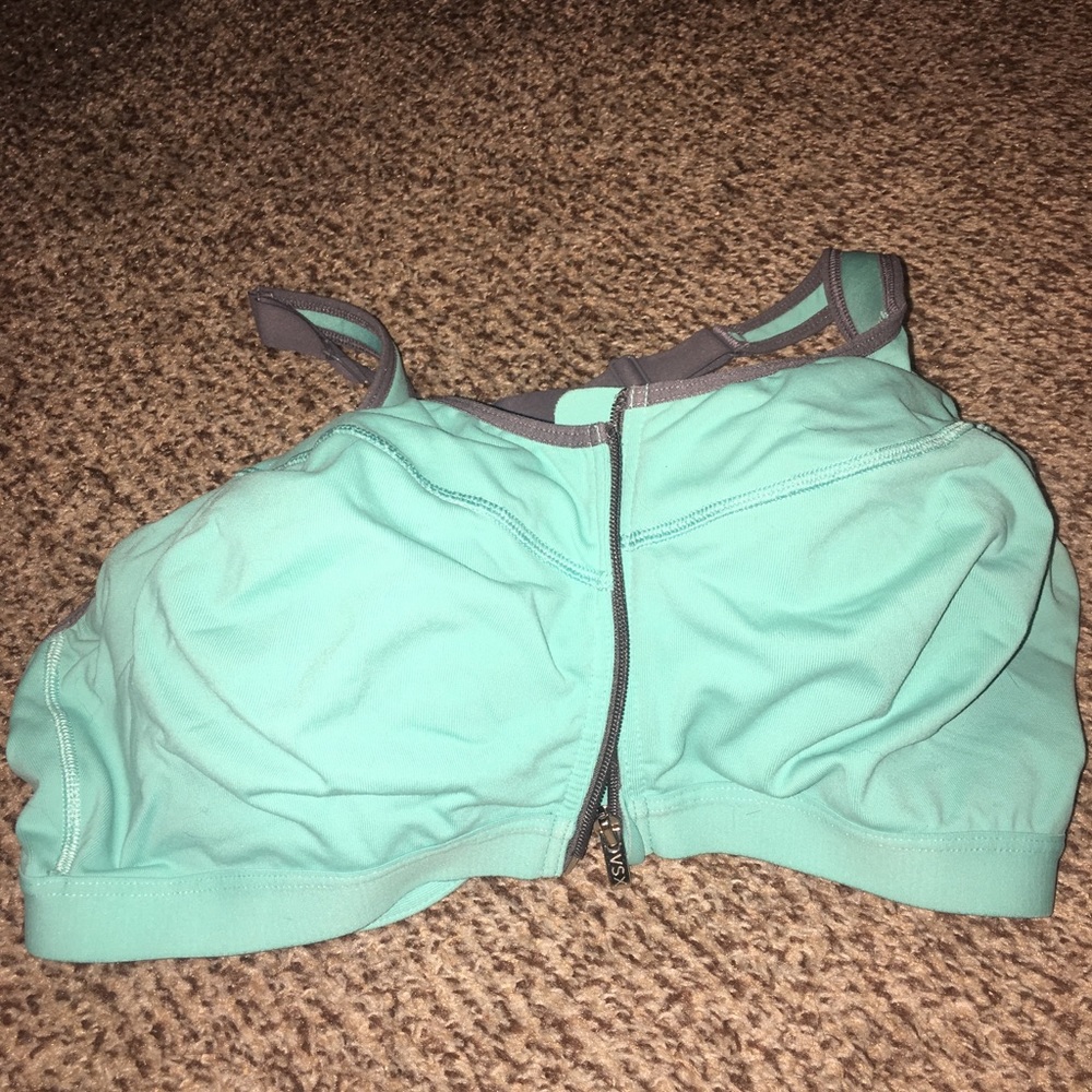 Victoria’s Secret Sport 38D sports bra